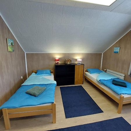 Hostel Suzzzy Novska 外观 照片