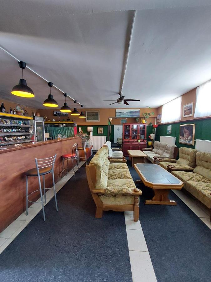 Hostel Suzzzy Novska 外观 照片