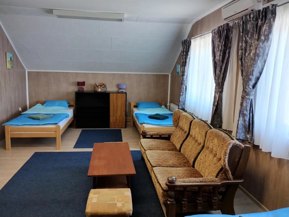 Hostel Suzzzy Novska 外观 照片