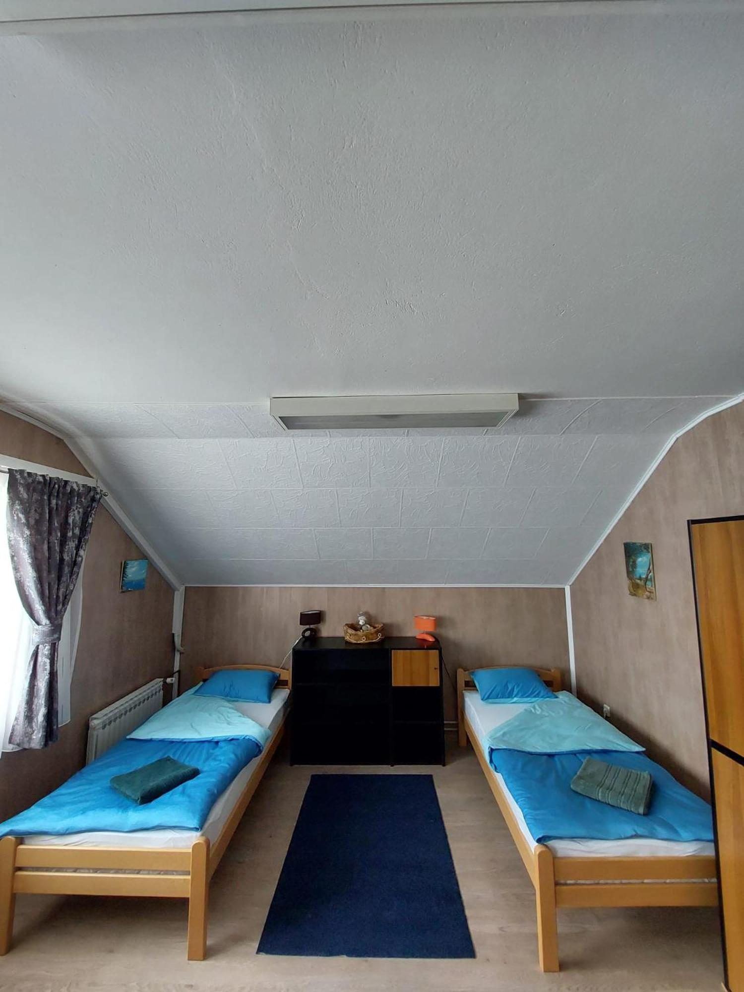 Hostel Suzzzy Novska 外观 照片